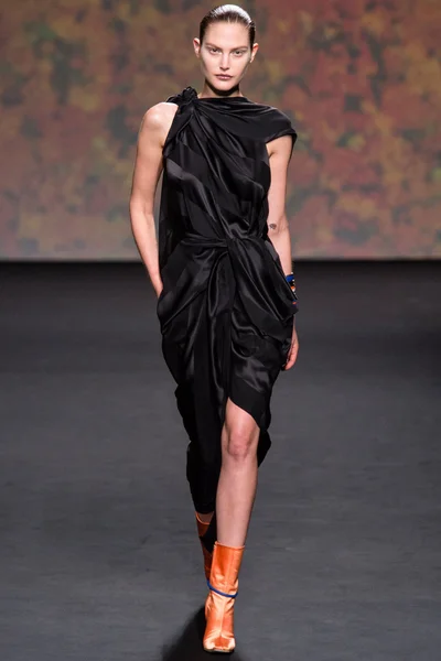 Look 28